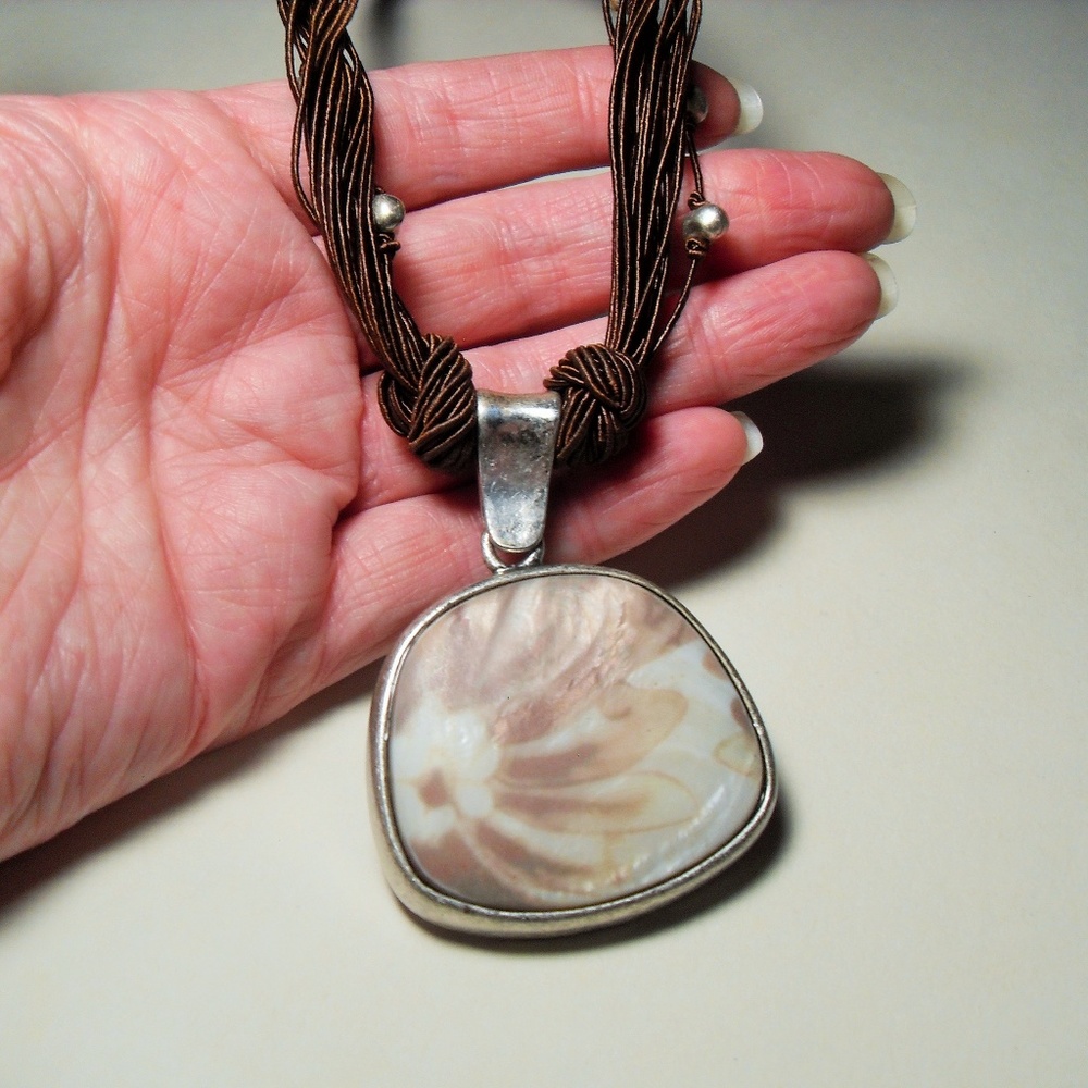 Coldwater Creek Brown pendant necklace - Picture 4 of 4